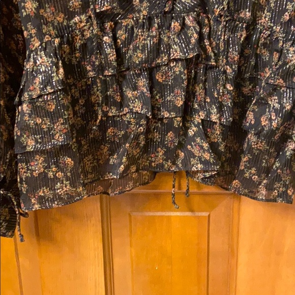 Beautiful Blouse - Picture 12 of 12